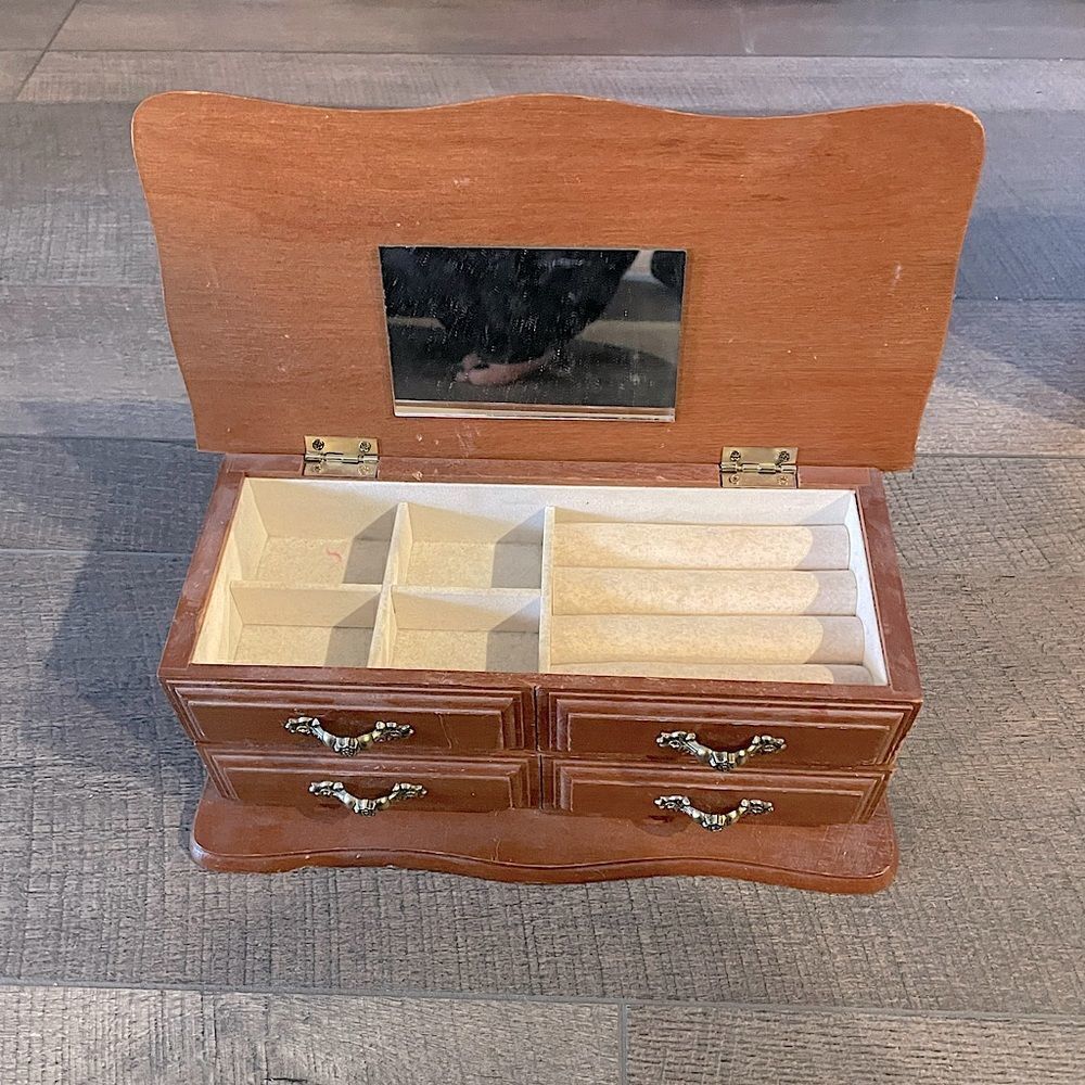 Vintage (1989) Small Wooden Jewelry Box.